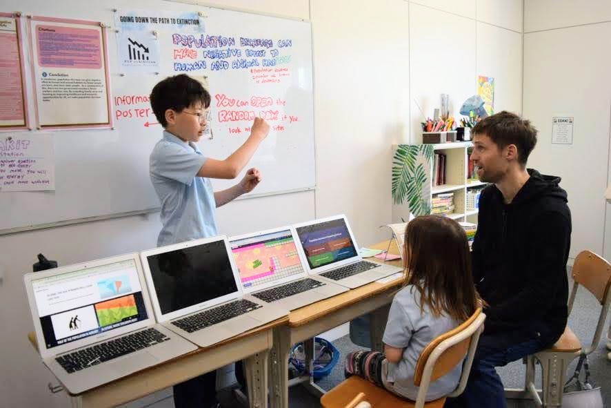 (1) Small Class Sizes & Inquiry-Based Learning