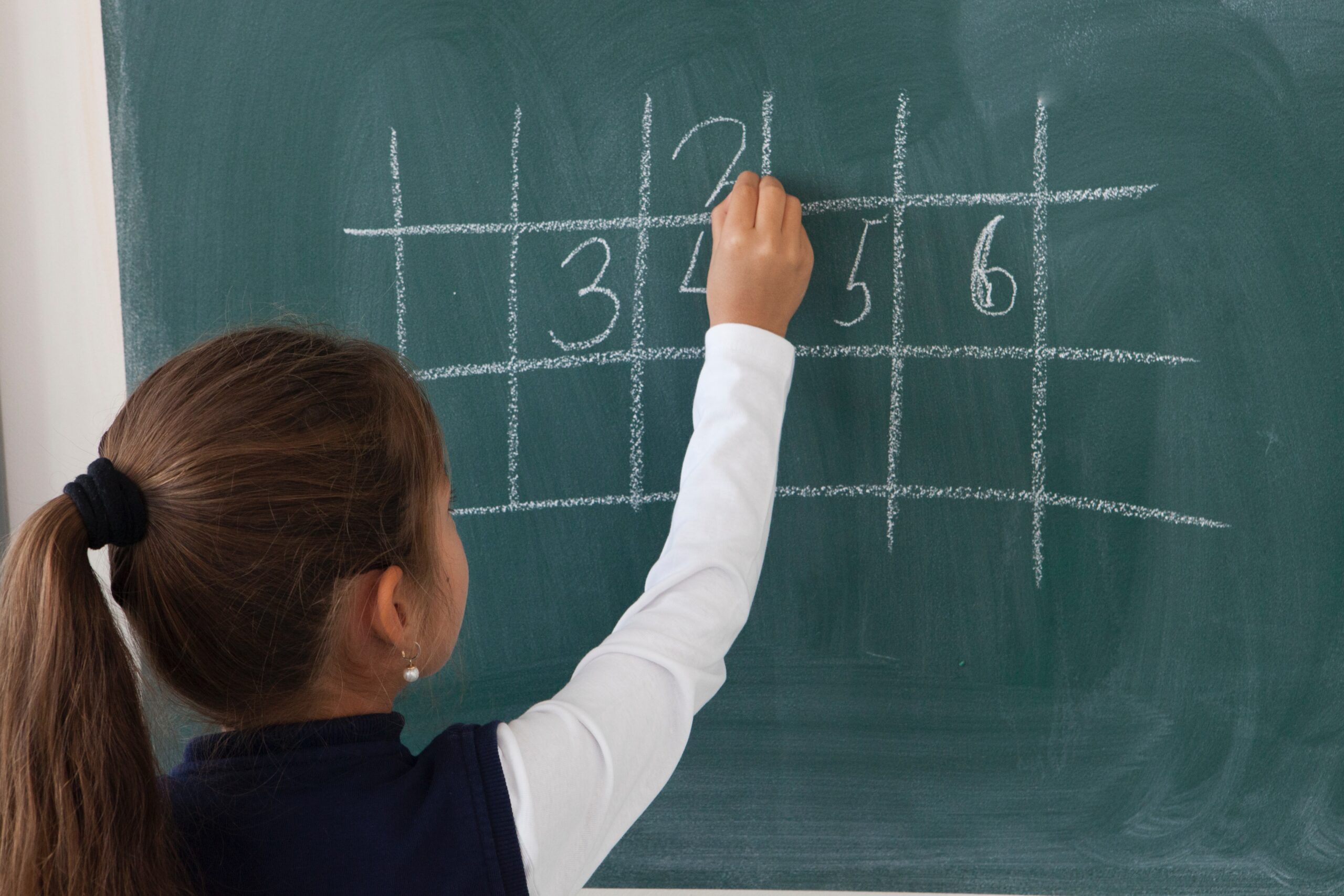 インターナショナルスクールの学年システムと何歳まで通えるのか